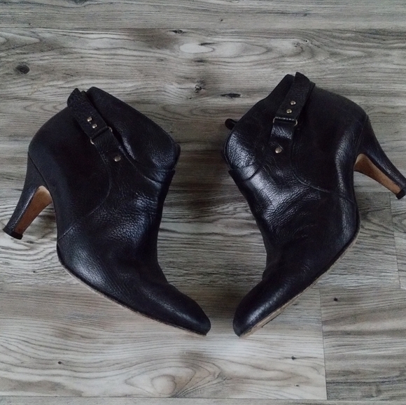 Anyi Lu Vanessa Black Leather Buckled Bootie Size 38 - Picture 1 of 6